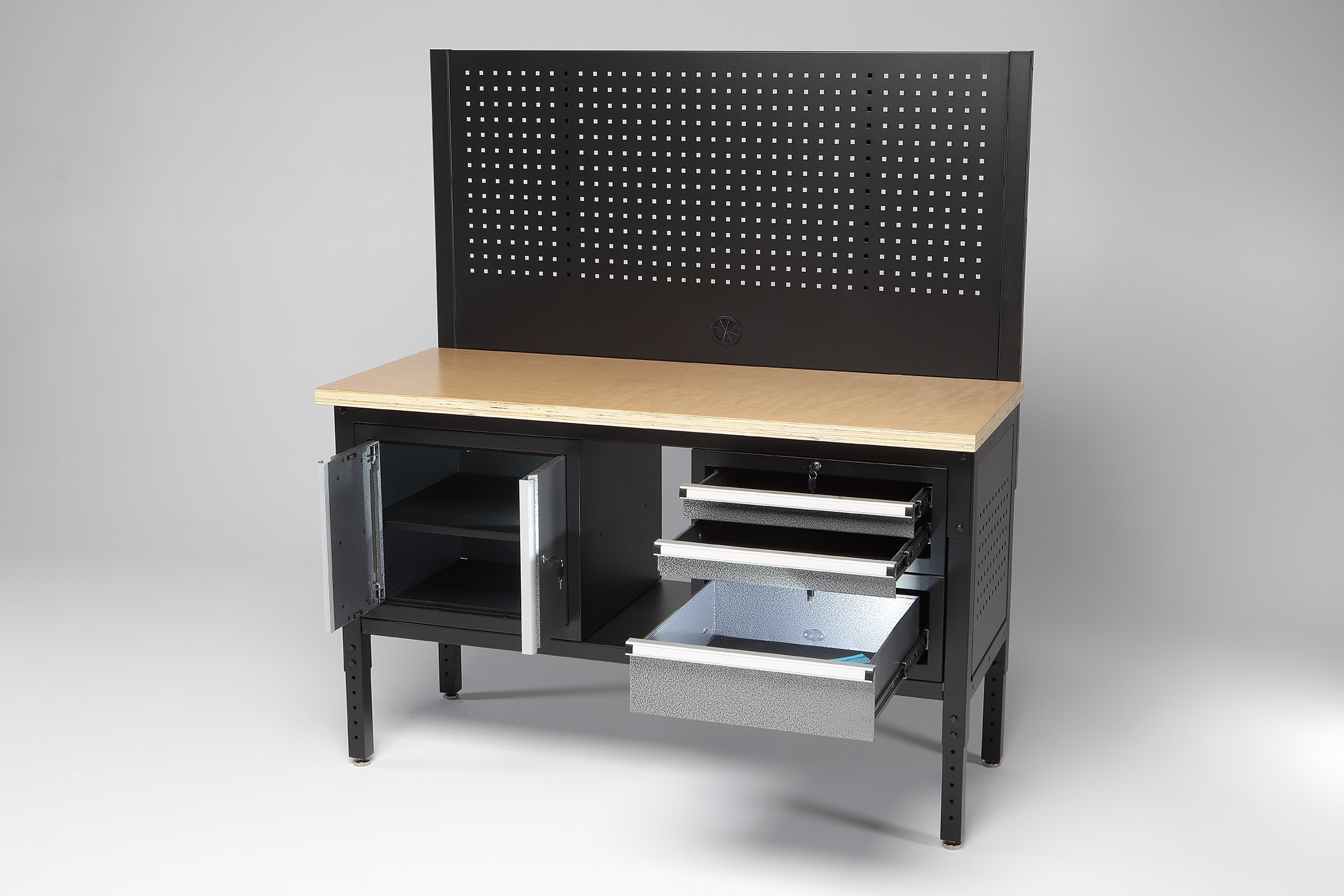 Mesa de trabajo C/Panel performado y 3 módulos 1520mm ALYCO
